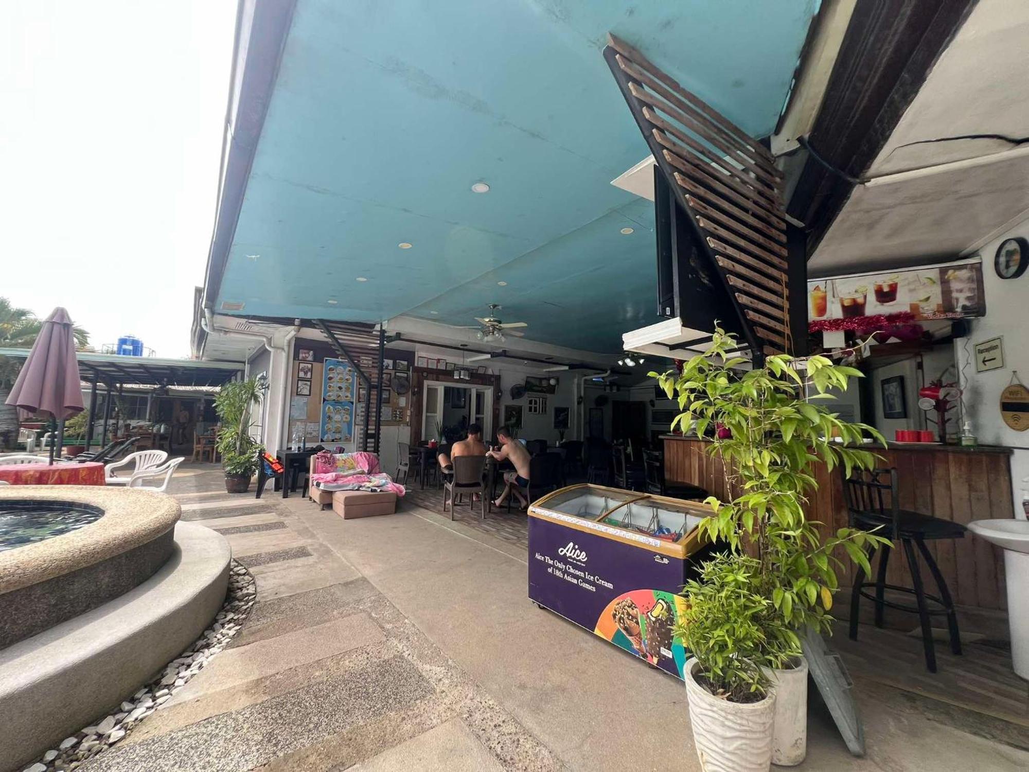Ice Bear Bar & Tourist Inn 다우이스 외부 사진